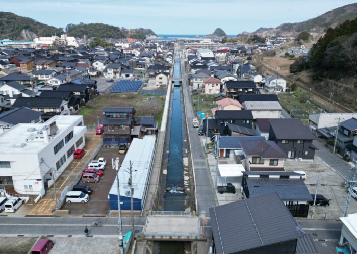 （二）香住谷川水系香住谷川河床掘削工事(その４)